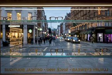 Витрина магазина в Москве