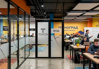 Пластиковые двери входные для офиса — фото 3
